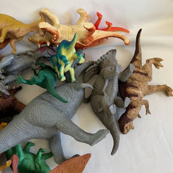 Lot Of 40+ Plastic Dinosaur Figures Assorted Colors & Species Approx 4"-6" Educa - Picture 2 of 8